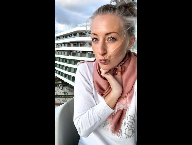 Leonie pur Porno Video: Auf Mallorca öffentlich auf dem Hotelbalkon gefin**rt und gekommen
